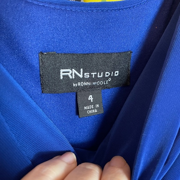 Sleeveless STRETCHY Pocket Dress By RN Studio Size 4 NWOT Navy - Picture 5 of 8